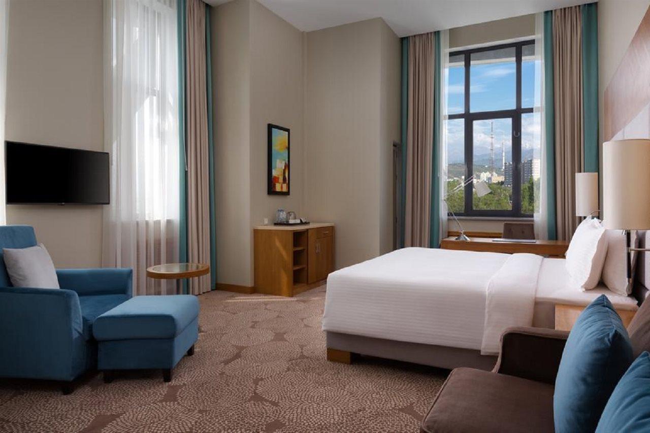 Doubletree By Hilton Almaty Hotel Kültér fotó