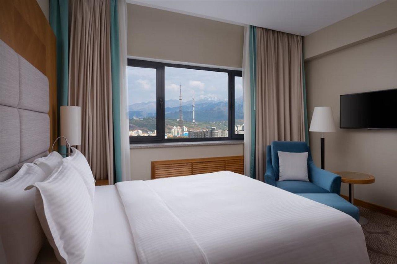 Doubletree By Hilton Almaty Hotel Kültér fotó