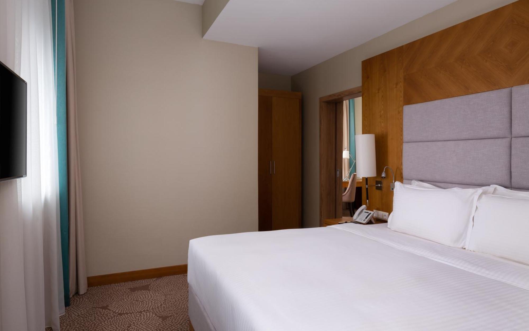 Doubletree By Hilton Almaty Hotel Kültér fotó
