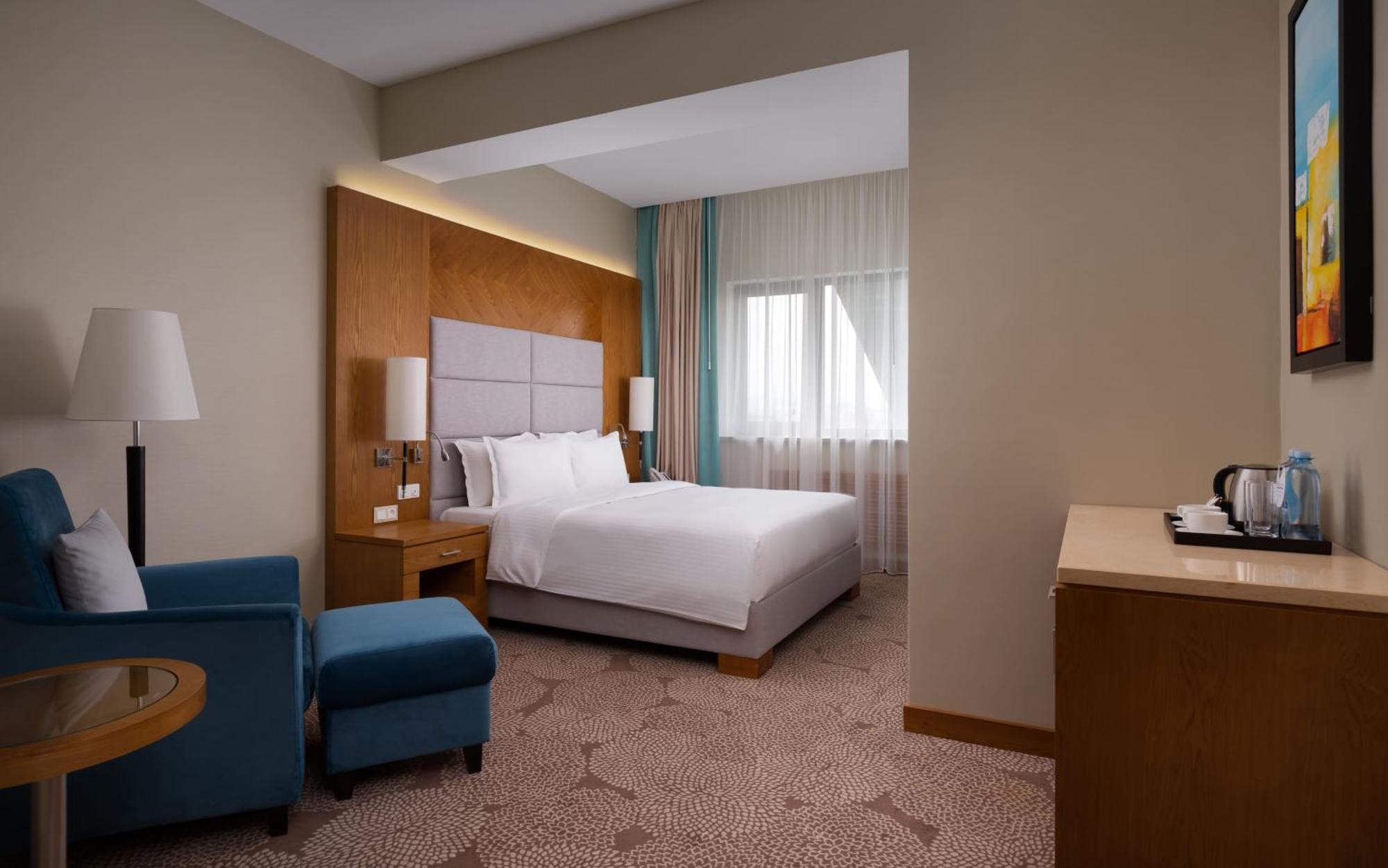 Doubletree By Hilton Almaty Hotel Kültér fotó