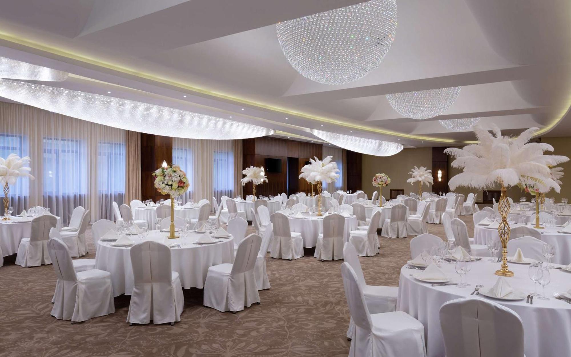 Doubletree By Hilton Almaty Hotel Kültér fotó