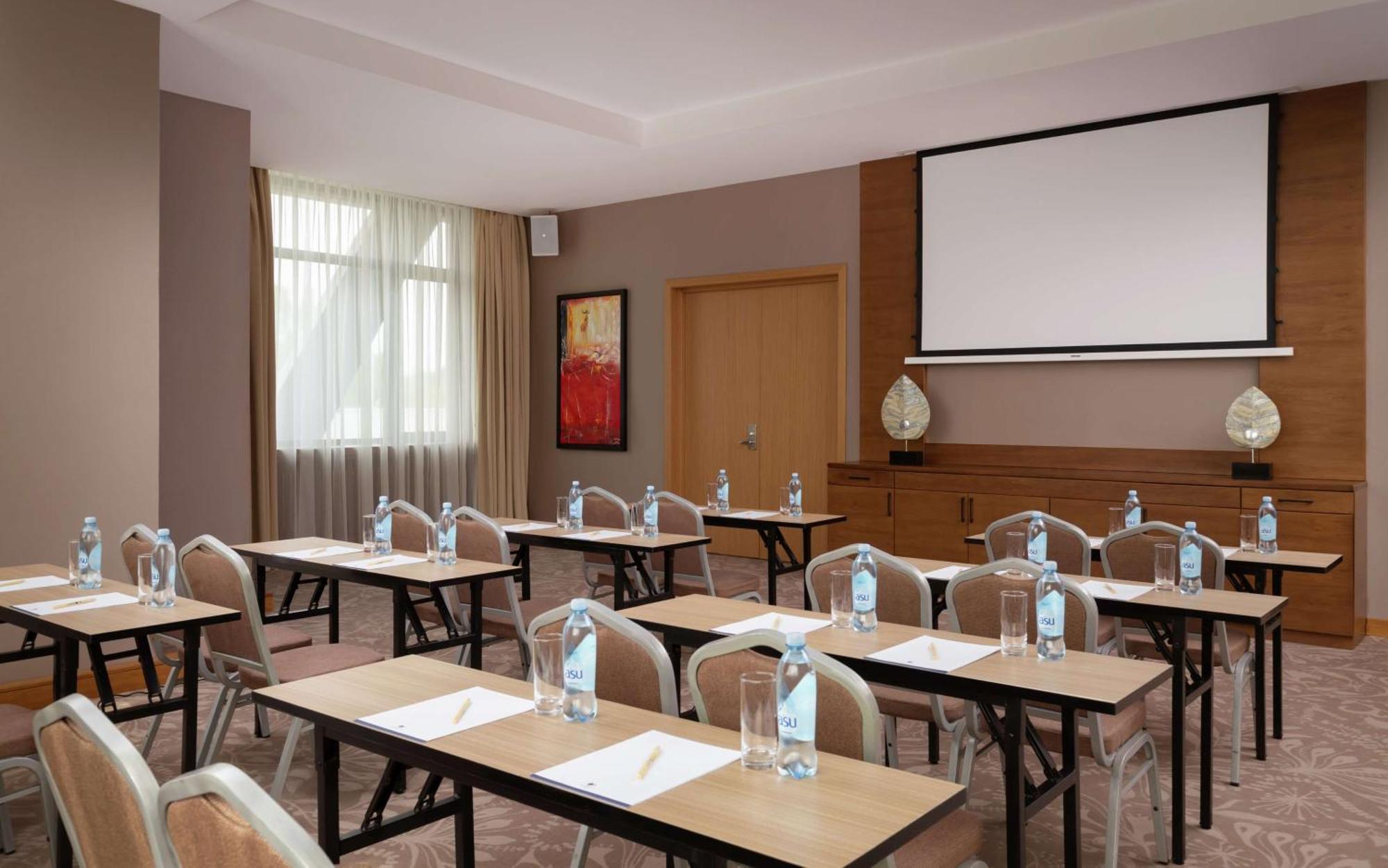 Doubletree By Hilton Almaty Hotel Kültér fotó
