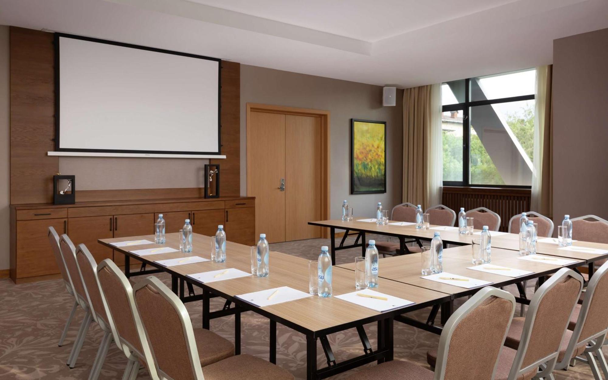 Doubletree By Hilton Almaty Hotel Kültér fotó