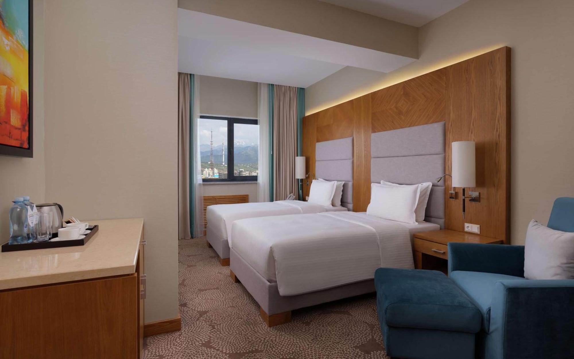 Doubletree By Hilton Almaty Hotel Kültér fotó