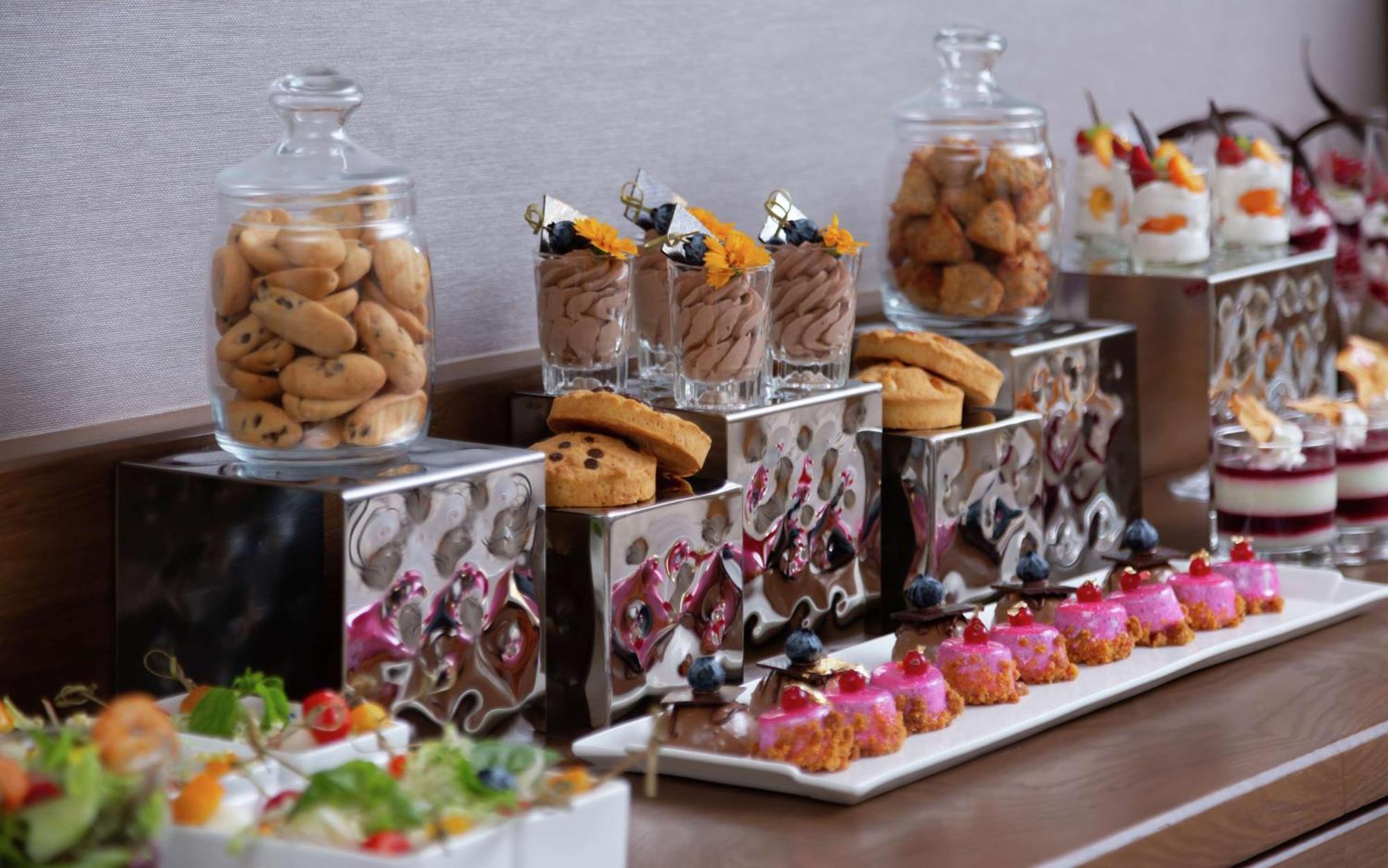 Doubletree By Hilton Almaty Hotel Kültér fotó