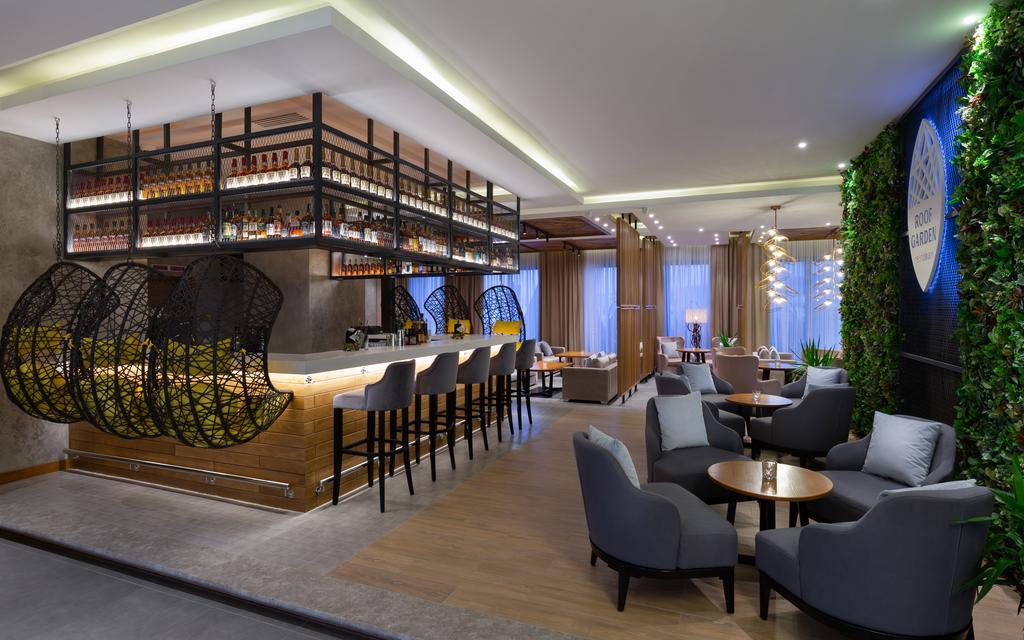 Doubletree By Hilton Almaty Hotel Kültér fotó