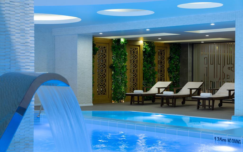 Doubletree By Hilton Almaty Hotel Kültér fotó